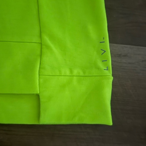 Livi Active Women’s Long Sleeve High Low Yellow Green Lightweight Top Size 18/20 - Picture 6 of 7